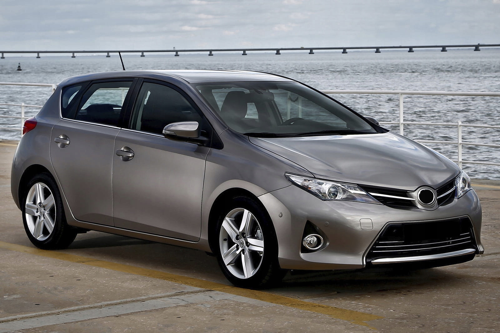 Auris E18 2012-2018