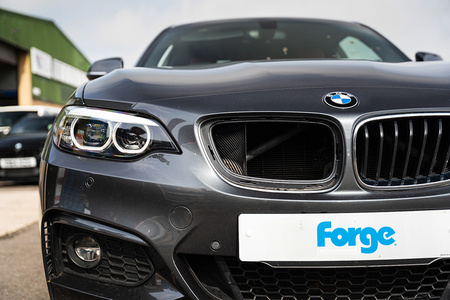 Karbonowy kanał dolotowy Forge do BMW F chassis (1 Series, 2 Series, 3 Series, 4 Series, 5 Series)