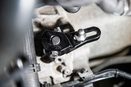 Sportowy skrócony mechanizm zmiany biegów "Short Shifter" Forge do Peugeot 308 GTI MK2 (2015–2020)