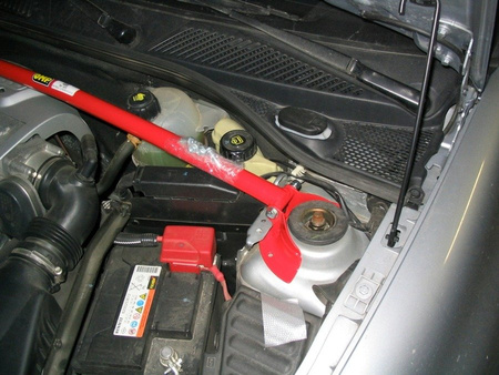 OMP strut brace for Renault Clio II MA/1836