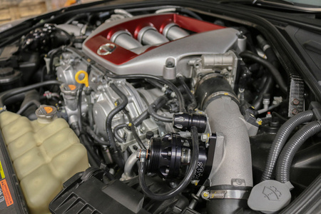 Įsiurbimo slėgio kompensavimo vožtuvas