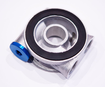 Oil filter base without thermostat with space for sensor