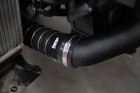 Tarpinis aušintuvas, skirtas Audi RS3 8Y